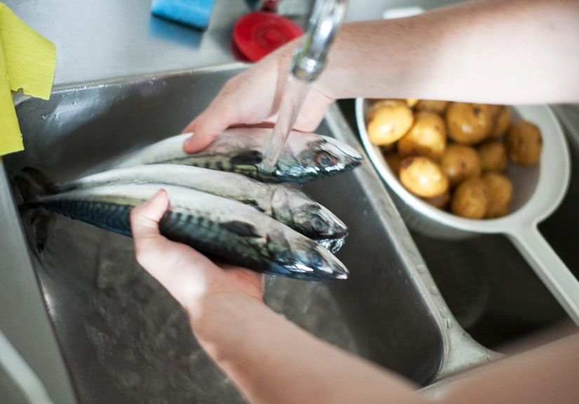 fish gutting and scaling