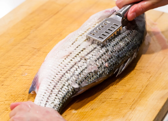 fish gutting and scaling