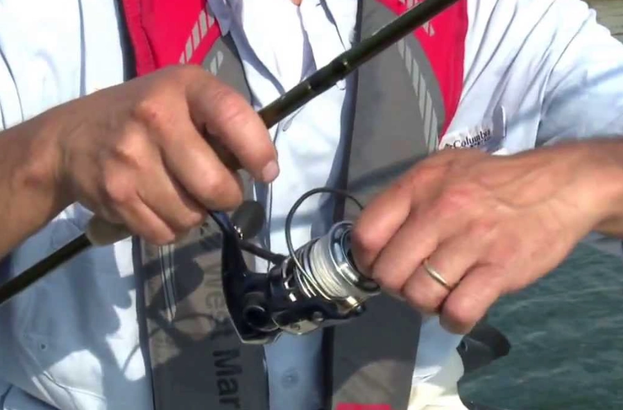how to cast a spinning reel