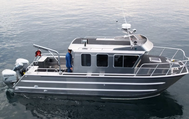 how to choose a fishing boat with motor